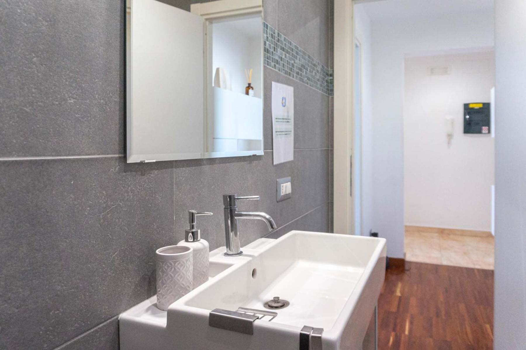 Colosseum Cosy Apartment Close To Metro روما المظهر الخارجي الصورة