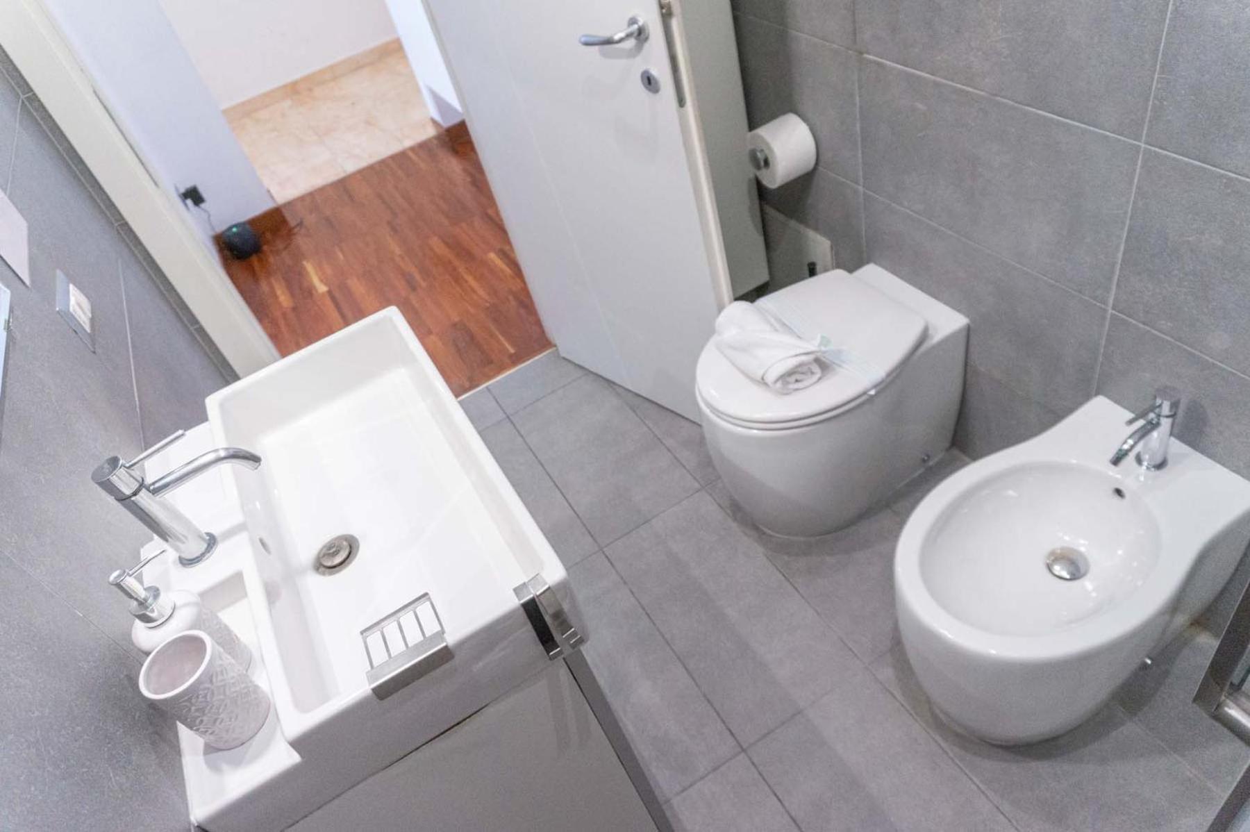 Colosseum Cosy Apartment Close To Metro روما المظهر الخارجي الصورة