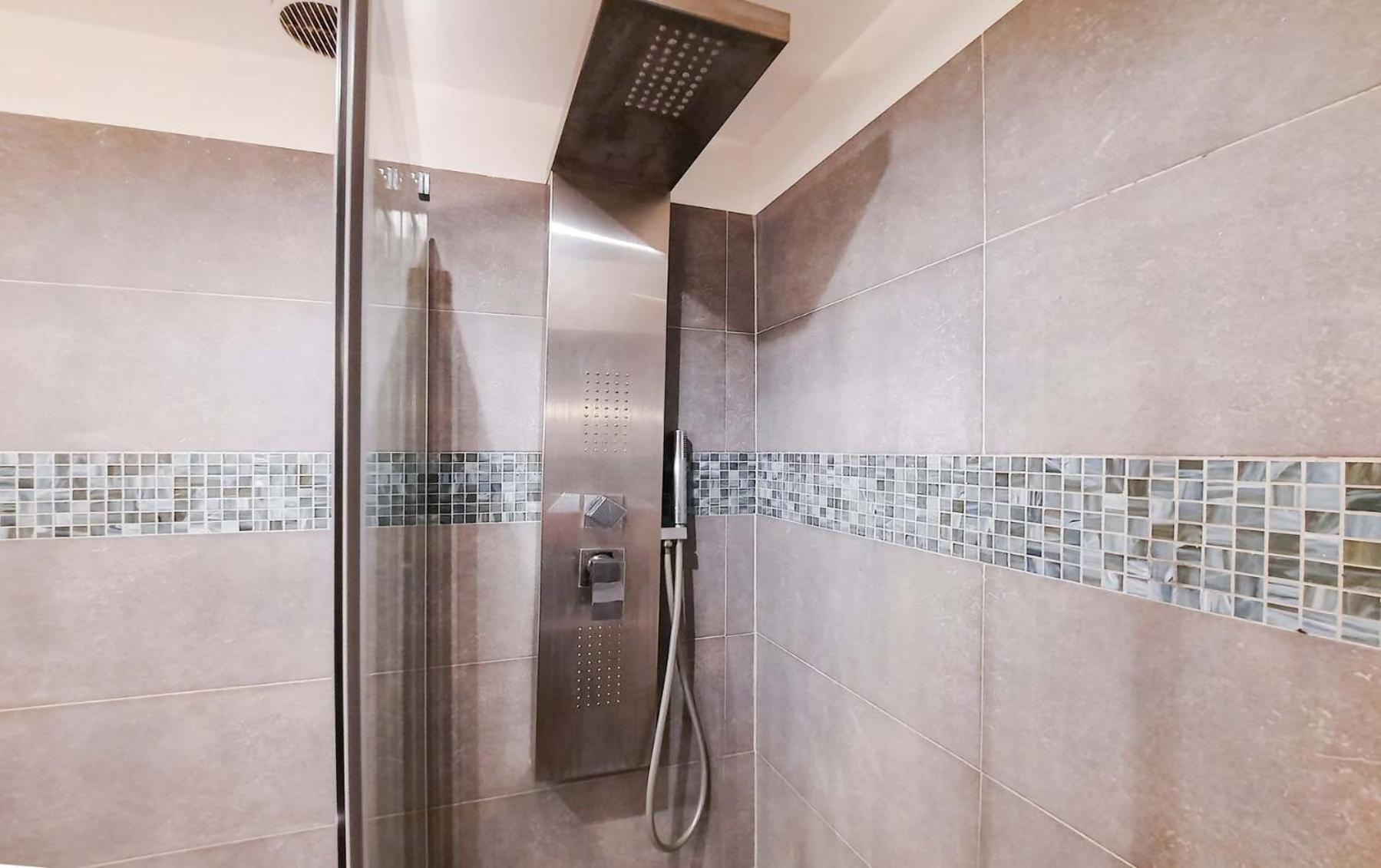 Colosseum Cosy Apartment Close To Metro روما المظهر الخارجي الصورة